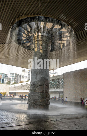 Cascade du Musée National d'anthropologie (Museo Nacional de Antropologia, MNA) - Mexico City, Mexique Banque D'Images