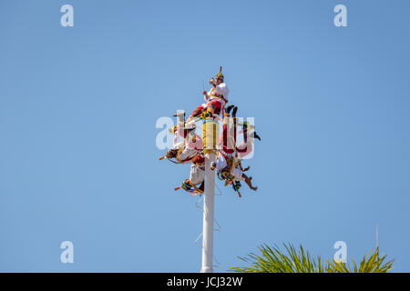 La danse des Voladores de Papantla Papantla (Flyers) - Puerto Vallarta, Jalisco, Mexique Banque D'Images