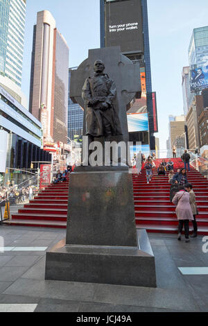 Père duffy statue monument Times Square New York City USA Banque D'Images