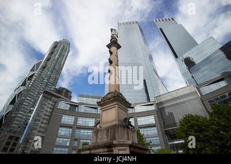 Statue de Christophe Colomb à Columbus circle avec Time Warner center central park place et Hearst Tower New York USA Banque D'Images