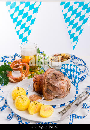 Schweinshaxe - jarret de porc sur Bavarian Banque D'Images