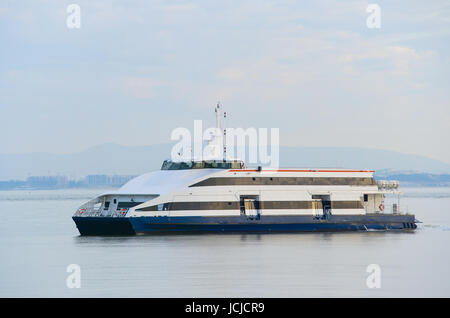 Ferry de Lisbonne à Almada sur le Tage. Portugal Banque D'Images