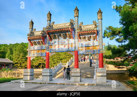 Pailou décoratif, Summer Palace, Beijing, Chine. Banque D'Images