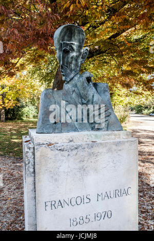 François Mauriac - célèbre auteur français SCULPTURE - PRIX NOBEL EN 1952 - BORDEAUX GIRONDE AQUITAINE FRANCE © Frédéric Beaumont Banque D'Images