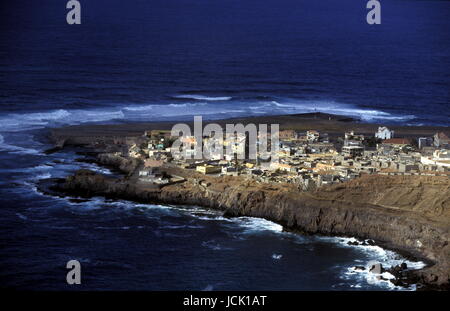 Le village de Ponta do Sol près de Ribeira Grande sur l'île de Santo Antao au Cap Berde dans l'océan Atlantique en Afrique. Banque D'Images