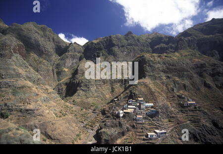 Le Village de Fontainas près de Ribeira Grande sur l'île de Santo Antao au Cap Berde dans l'océan Atlantique en Afrique. Banque D'Images