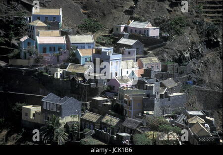 Le Village de Fontainas près de Ribeira Grande sur l'île de Santo Antao au Cap Berde dans l'océan Atlantique en Afrique. Banque D'Images