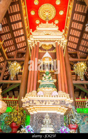 Statue de Bouddha de Jade vert à Chiang Rai, Thaïlande Banque D'Images