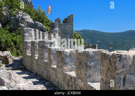 Murs de défense de la ville de Ston, péninsule de Peljesac, Croatie. Ston est un fort de la République de Raguse Banque D'Images