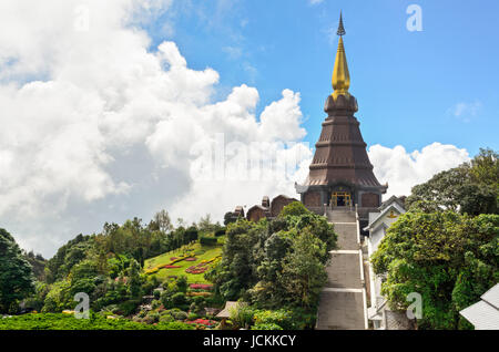 Phra Mahathat Napametanidon sur pagode Doi Intanon dans la montagne de la province de Chiang Mai en Thaïlande. Banque D'Images