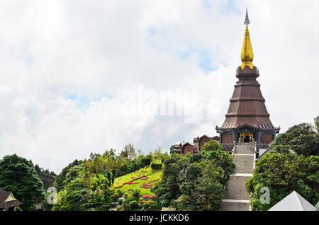 Phra Mahathat Napametanidon sur pagode Doi Intanon dans la montagne de la province de Chiang Mai en Thaïlande. Banque D'Images