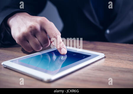 Mans hand touching on a tablet computer Banque D'Images