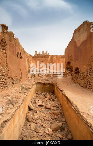 Détail de l'ancien fort colonial à Mirleft, petite ville et commune rurale dans la Province de Tiznit de la région de Souss-Massa-Draa du Maroc. Banque D'Images