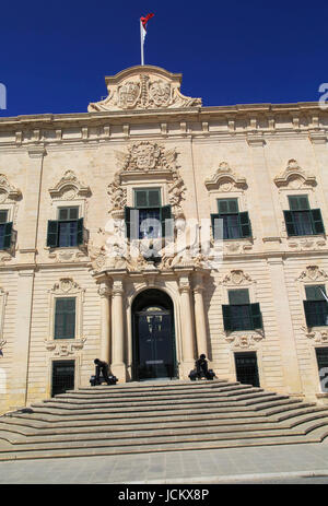 L'Auberge de Castille palace en centre ville de La Valette, Malte achevé en 1744 Banque D'Images