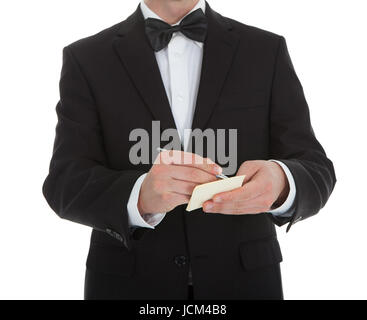 Portrait waiter writing on notepad isolé sur fond blanc Banque D'Images