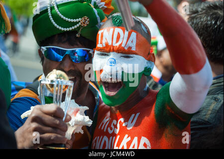 Stade de Cricket d'Edgbaston, Birmingham, UK. 15 juin 2017. Affaires indiennes et fans arriver au stade de cricket d'Edgbaston à Birmingham. Banque D'Images