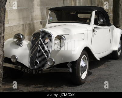 Citroën traction 11 CV CABRIOLET PARIS FRANCE - FRENCH VINTAGE © Frédéric Beaumont Banque D'Images