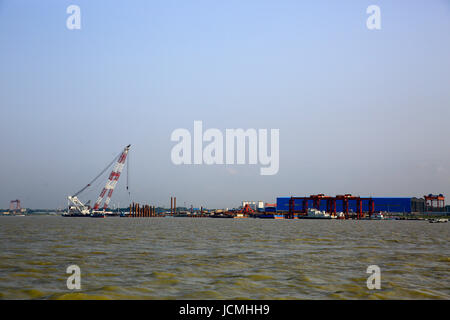 La construction du Pont Travaux en cours sur la rivière Padma. Le Bangladesh Banque D'Images