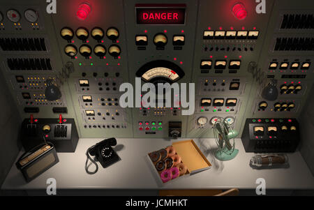 Vintage salle de contrôle avec beaucoup de ligths, jauges, poignées et boutons montrant des avertissements de danger high angle Banque D'Images