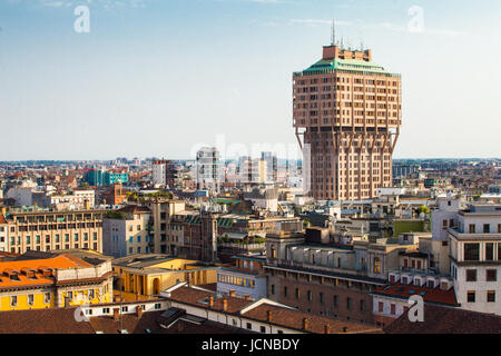 Vue aérienne de Milan avec Torre Velasca du Duomo toit-terrasse, Italie Banque D'Images