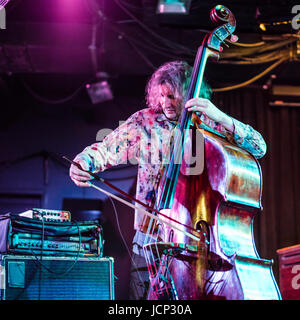 Avec John Medesky Auktyon. Le live show de New York City, (Le), Poisson Rouge, 15 juin 2017. Auktyon est le célèbre jazz underground russe-punk-rock, menant par Leonid Fedorov, witjh le plus célèbre membre de la bande Oleg Garkusha et Vladimir Volkov. John Medesky - le célèbre pianiste de jazz de New York, USA. Banque D'Images