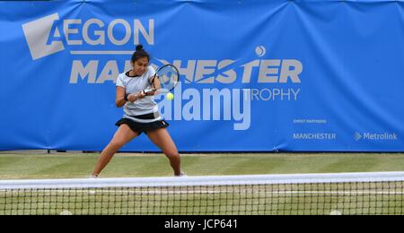 Manchester, UK. 17 Juin, 2017. Zarina Diyas (Kazakhstan) en action au cours de sa demi-finale contre Naomi Broady (GO) dans le Manchester Aegon Trophy au nord de Tennis et Squash Club, West Didsbury, Manchester. Gagné Diyas de 6-3, 6-4. Crédit : John Fryer/Alamy Live News Banque D'Images