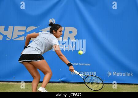 Manchester, UK. 17 Juin, 2017. Zarina Diyas (Kazakhstan) en action au cours de sa demi-finale contre Naomi Broady (GO) dans le Manchester Aegon Trophy au nord de Tennis et Squash Club, West Didsbury, Manchester. Gagné Diyas de 6-3, 6-4. Crédit : John Fryer/Alamy Live News Banque D'Images