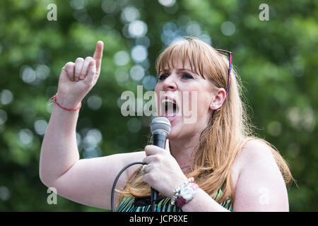 Londres, Royaume-Uni. 17 juin 2017. MP du travail Angela Rayner. Les Londoniens de protestation contre le premier ministre Theresa peut, dans le cadre d'un projet de coalition avec le Parti unioniste démocratique (DUP) et le tour de Grenfell catastrophe. Photo : Bettina Strenske/Alamy Live News Banque D'Images