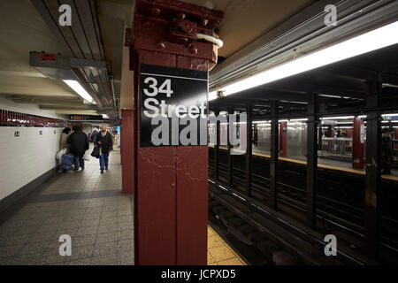 Métro penn station 34th Street New York City USA plateforme Banque D'Images