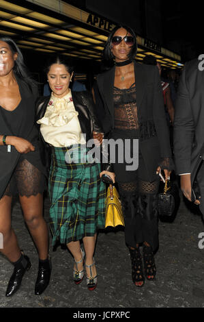 Les célébrités assister à 'Can't Stop, Won't Stop : un mauvais garçon' dîner à Loulou avec : Salma Hayek, Naomi Campbell Où : London, Royaume-Uni Quand : 16 mai 2017 Credit : Zibi/WENN.com Banque D'Images