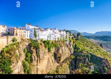 Ronda, Espagne vieille ville paysage urbain sur les gorges du Tage. Banque D'Images