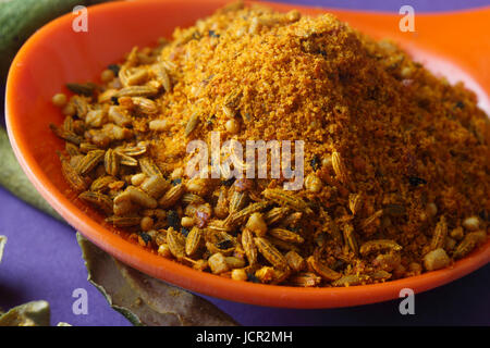 Close up of Indian masala avec achar de mangues sèches slice Banque D'Images