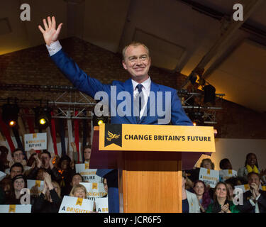 Les libéraux démocrates lancer manifeste pour 2017 Élection générale à l'ovale à Bethnal Green, Londres, UK Avec : Tim Farron Où : London, Royaume-Uni Quand : 17 mai 2017 Credit : Wheatley/WENN Banque D'Images