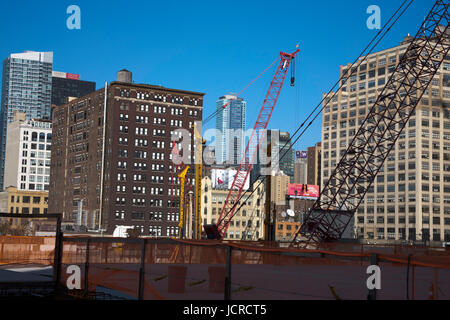 La construction du bâtiment le long de 11e avenue près de la 42e rue ouest à nord à partir de la ligne haute manhattan new york usa Banque D'Images