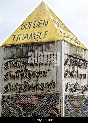 Image de l'enseigne du Triangle d'or, qui indique confluent des frontières entre la Thaïlande, le Myanmar et le Laos. Août 2016. Banque D'Images