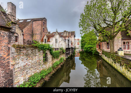 Vue depuis le pont Bonifacius St dans le centre historique de Bruges, Belgique. Banque D'Images