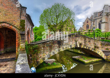 Célèbre Pont Bonifacius St médiéval dans le centre historique de Bruges, Belgique. Banque D'Images