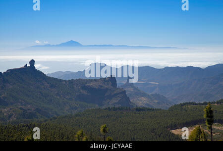 Gran Canaria, vue de Pico de las Nieves en direction de Teide à Tenerife, Roque Nublo à gauche, Roque Bentayga à droite Banque D'Images