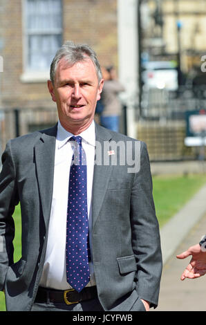 Nigel Evans, Député (Con : Ribble Valley) sur College Green, Westminster 18 Avril 2017 peu après une élection générale a été annoncé. Banque D'Images