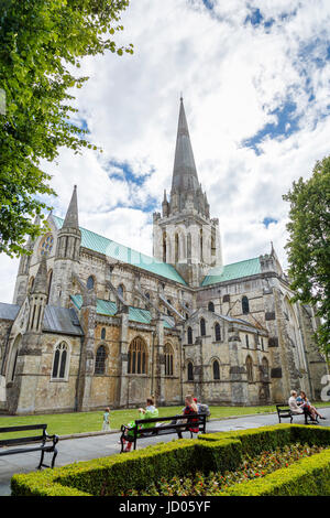 Extérieur de la cathédrale de Chichester, Chichester, ville dans la ville et du comté de West Sussex, côte sud de l'Angleterre, Royaume-Uni Banque D'Images