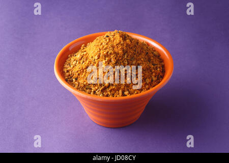 Close up of Indian achar masala (poudre) dans un bol Banque D'Images