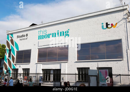 L'extérieur de l'ITV Studio 8 où est enregistré ce matin, Gabriel's Wharf, Southbank, Londres, Angleterre, Royaume-Uni. Banque D'Images