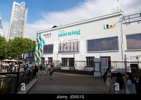 L'extérieur de l'ITV Studio 8 où est enregistré ce matin, Gabriel's Wharf, Southbank, Londres, Angleterre, Royaume-Uni. Banque D'Images