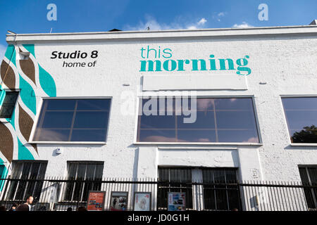 L'extérieur de l'ITV Studio 8 où est enregistré ce matin, Gabriel's Wharf, Southbank, Londres, Angleterre, Royaume-Uni. Banque D'Images