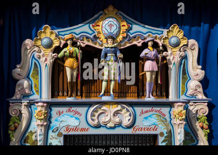 Londres, Royaume-Uni. 17 juin 2017. Orgue de néerlandais à Highgate Village festival annuel 'juste dans le Carré' dans et autour de la place de l'étang. Photo : Bettina Strenske/Alamy Live News Banque D'Images