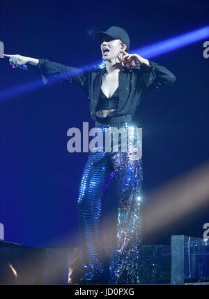 Glasgow, Ecosse, Royaume-Uni. 17 Juin, 2017. Doté d''un concert Girlguiding stars line-up dont Jess Glynne, Pixie Lott, Louisa Johnson, John Newman, JP Cooper, Birdy et 5 après minuit. Photo de la SSE Hydro, Glasgow Jess Glynne en concert. Credit : Sandy jeune/Alamy Live News Banque D'Images