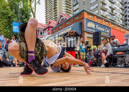 Démo de Break Dance Hip Hop et de la concurrence, de la journée sans voitures, West End, Vancouver, Colombie-Britannique, Canada. Banque D'Images