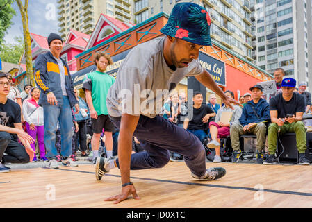 Démo de Break Dance Hip Hop et de la concurrence, de la journée sans voitures, West End, Vancouver, Colombie-Britannique, Canada. Banque D'Images