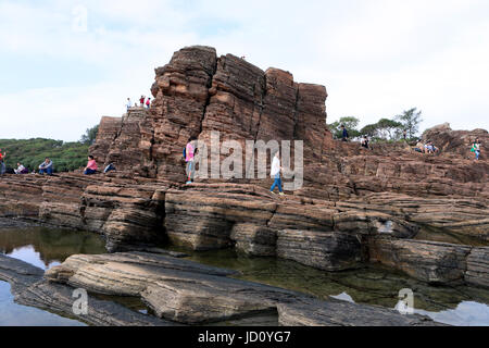 Hong Kong, Chine. 30Th Nov, 2014. Les gens visiter Hong Kong UNESCO Global Geopark à Hong Kong, Chine du sud, le 30 novembre 2014. Crédit : Li Peng/Xinhua/Alamy Live News Banque D'Images