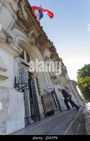 Tours, France. 18 juin 2017. France voix au deuxième tour des élections législatives de dimanche, en run-off des votes pour les meilleurs candidats du premier tour de dimanche dernier. Banque D'Images